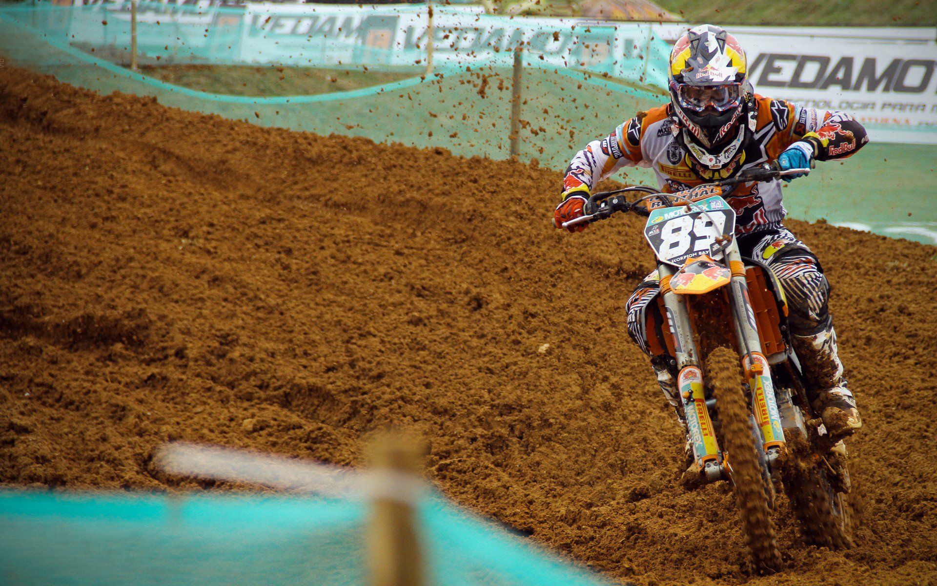 曼联内部视频记录更衣室温情瞬间，曼联的视频